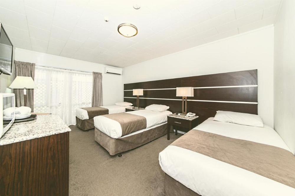 Standard Twin Room with Shared Bathroom